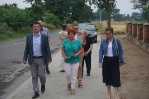 Zdjęcie: Mieszkańcy Kiełczewa Smużnego Pierwszego zyskali nowy chodnik